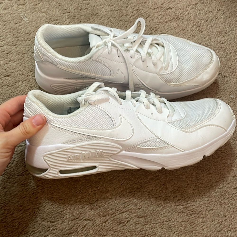 Women’s Nike white air max tennis shoes
